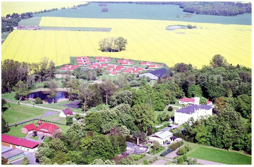 Hohendorf / MV from above - 16.05.2004 Schloßpark Hohendorf c/o.: DanCenter Hamburg Spitalerstrasse 16 20095 Hamburg Tel. 040-309703-0 Fax 040-327591 E-mail: booking.hamburg@dancenter.com