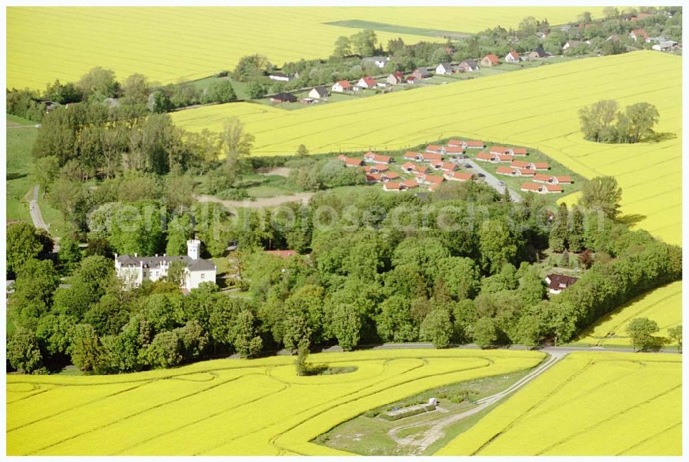 Aerial photograph Hohendorf / MV - 16.05.2004 Schloßpark Hohendorf c/o.: DanCenter Hamburg Spitalerstrasse 16 20095 Hamburg Tel. 040-309703-0 Fax 040-327591 E-mail: booking.hamburg@dancenter.com