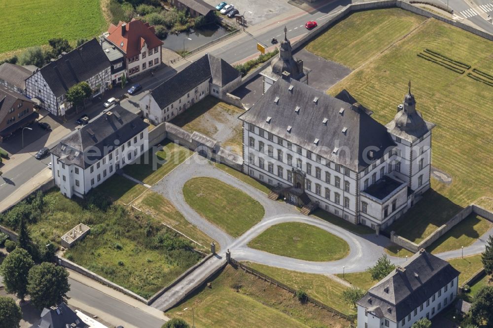 Aerial image Warstein / Sichtigvor - Castle Park Castle Sichtigvor Warstein Sauerland in North Rhine-Westphalia