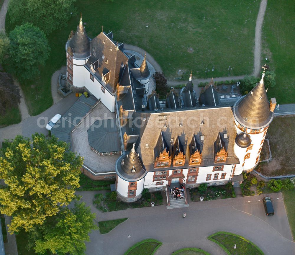 Klink / Müritz from above - Sonnenaufgang am Schloßpark und das Schloßhotel Klink im gleichnamigen Erholungsort am Ufer der Müritz in Mecklenburg-Vorpommern. Castle Park and the Castle Hotel in Klink same resort on the shores of Lake Müritz in Mecklenburg-Vorpommern.