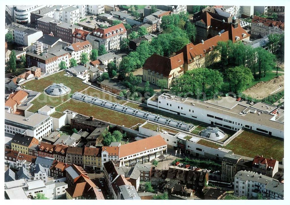 Schwerin / MV from the bird's eye view: Schloßparkcenter der ECE in Schwerin / Mecklenburg - Vorpommern 10.05.02