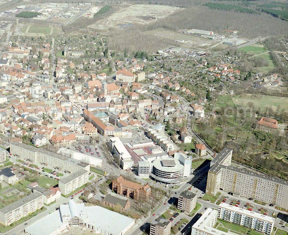 Aerial photograph Senftenberg / Brandenburg - Schloßparkcenter der KHV GmbH Am Neumarkt 2-4 in 01968 Senftenberg / Brandenburg. (Tel.: 03573-37410)