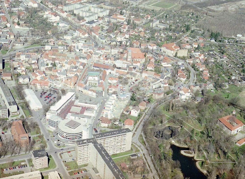 Aerial photograph Senftenberg / Brandenburg - Schloßparkcenter der KHV GmbH Am Neumarkt 2-4 in 01968 Senftenberg / Brandenburg. (Tel.: 03573-37410)