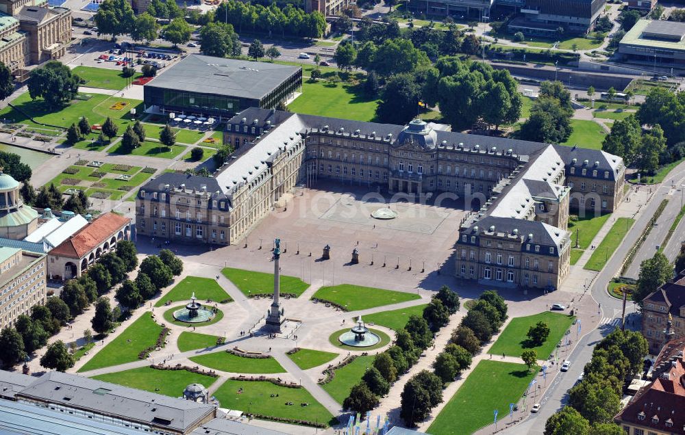 Aerial photograph Stuttgart - Der Schlossplatz, der größte Platz im Zentrum Stuttgarts, und das Neue Schloss bilden zusammen den Mittelpunkt der Stadt Stuttgart in Baden-Württemberg. The Schlossplatz and the Neues Schloss in Stuttgart in Baden-Wuerttemberg. This place is the center / centre of Stuttgart.