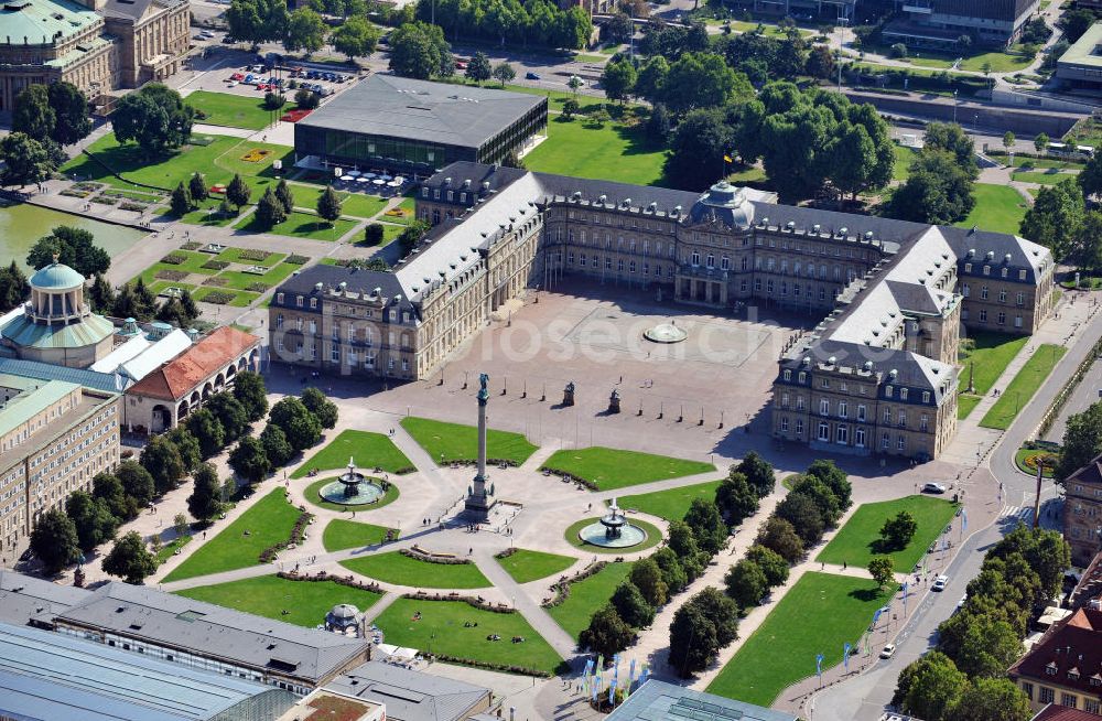 Stuttgart from above - Der Schlossplatz, der größte Platz im Zentrum Stuttgarts, und das Neue Schloss bilden zusammen den Mittelpunkt der Stadt Stuttgart in Baden-Württemberg. The Schlossplatz and the Neues Schloss in Stuttgart in Baden-Wuerttemberg. This place is the center / centre of Stuttgart.