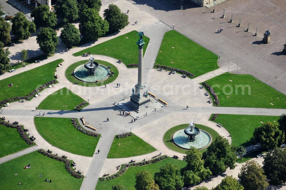 Aerial image Stuttgart - Der Schlossplatz im Zentrum der Stadt Stuttgart in Baden-Württemberg. Im Zentrum des Platzes befindet sich eine Jubiläumssäule mit einer Figur der Göttin Concordia. The Schlossplatz in the middle of the town Stuttgart in Baden-Wuerttemberg.