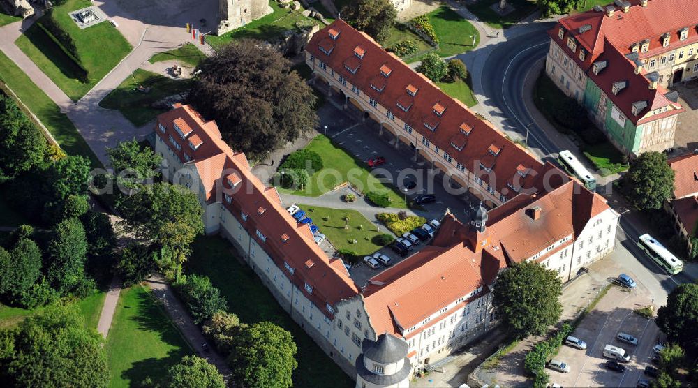 Aerial image Arnstadt - Gebäudekomplex Landratsamt Ilm-Kreis am nord-östlichen Altstadtrand der Kreisstadt Arnstadt südlich von Erfurt, Thüringen. Administrative district office at northeastern old city of county town Arnstadt in south of Erfurt, Thuringia.