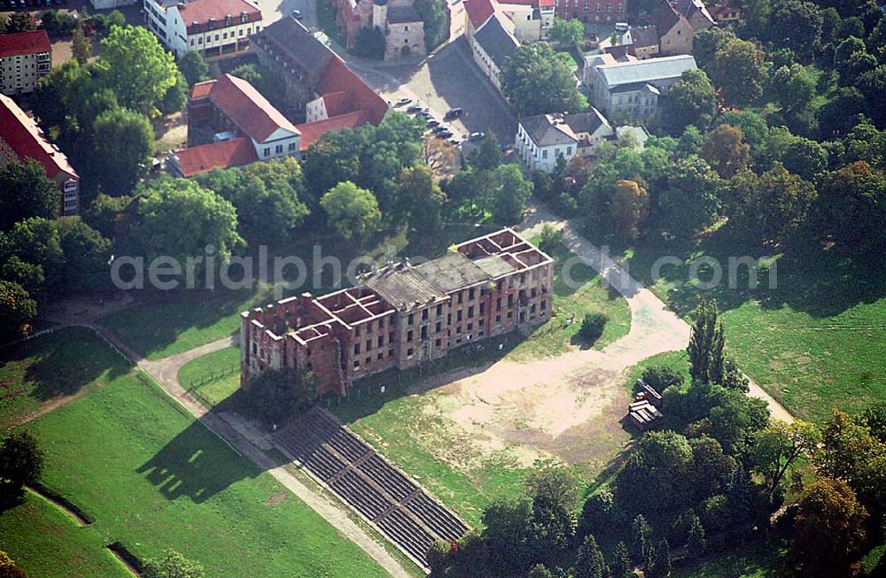 Aerial photograph Zerbst / Sachsen-Anhalt - Schloßruine Zerbst Förderverein Schloss Zerbst e.V. Markt 6 D-39261 Zerbst / Anhalt Telefon: 03923 787657 (Wolfgang Gerber) oder 0179 7282023 (mobil) E-Mail: info@schloss-zerbst-ev.de