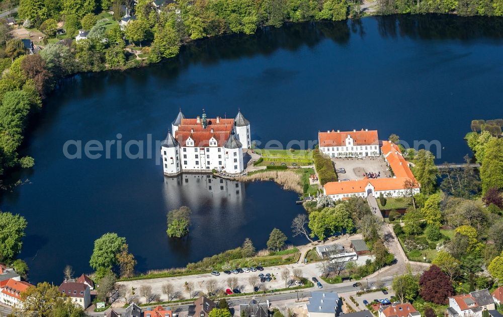 Aerial image Glücksburg - Castle lake with moated castle castle Luck castle in the district field Ulstrup in luck castle in the federal state Schleswig-Holstein