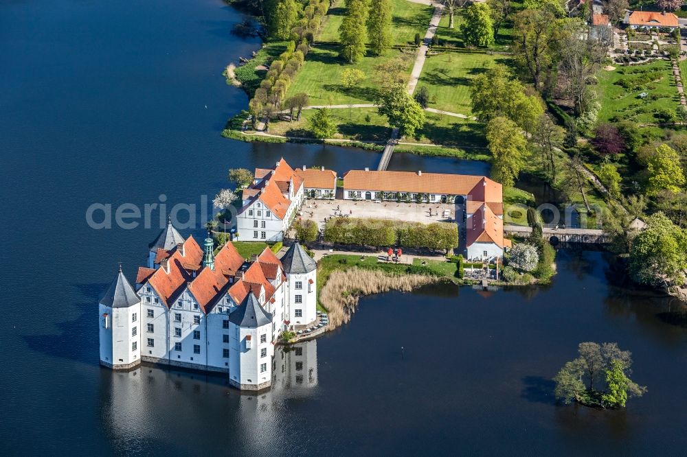 Aerial image Glücksburg - Castle lake with moated castle castle Luck castle in the district field Ulstrup in luck castle in the federal state Schleswig-Holstein