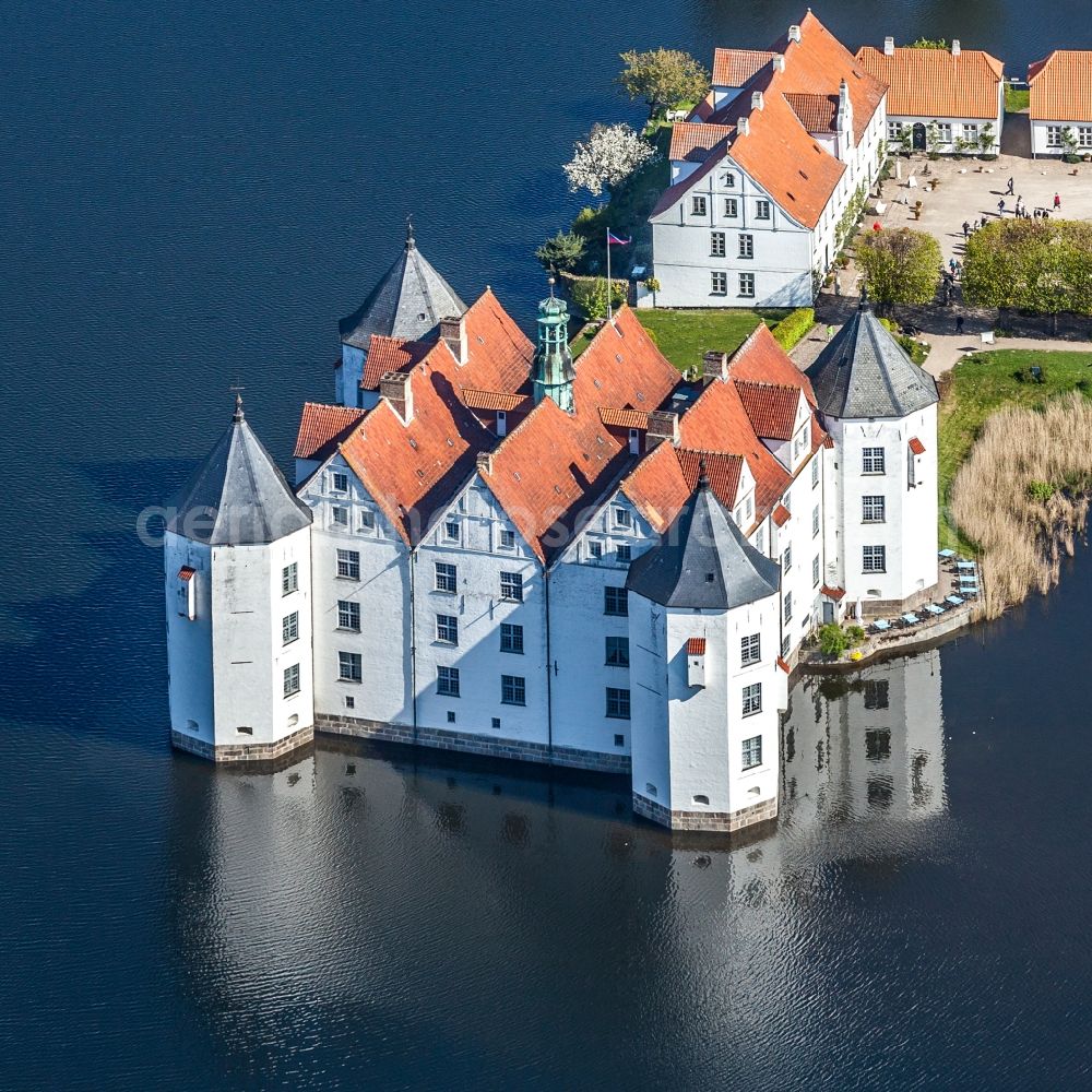 Glücksburg from above - Castle lake with moated castle castle Luck castle in the district field Ulstrup in luck castle in the federal state Schleswig-Holstein