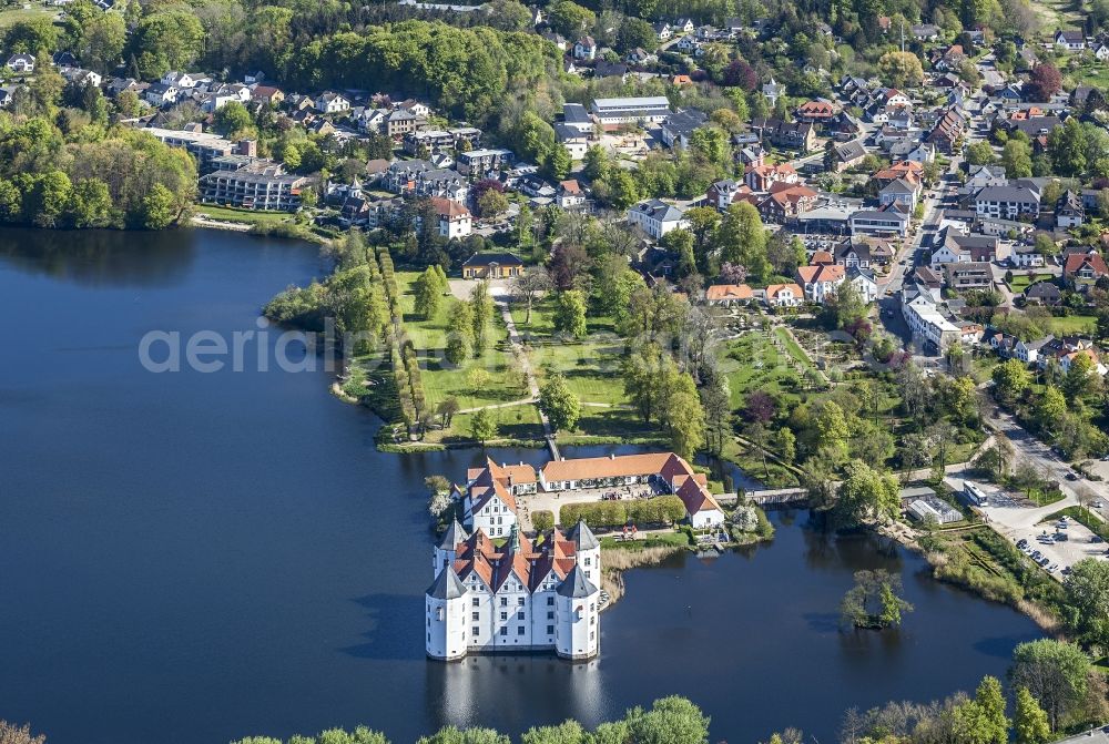 Aerial image Glücksburg - Castle lake with moated castle castle Luck castle in the district field Ulstrup in luck castle in the federal state Schleswig-Holstein