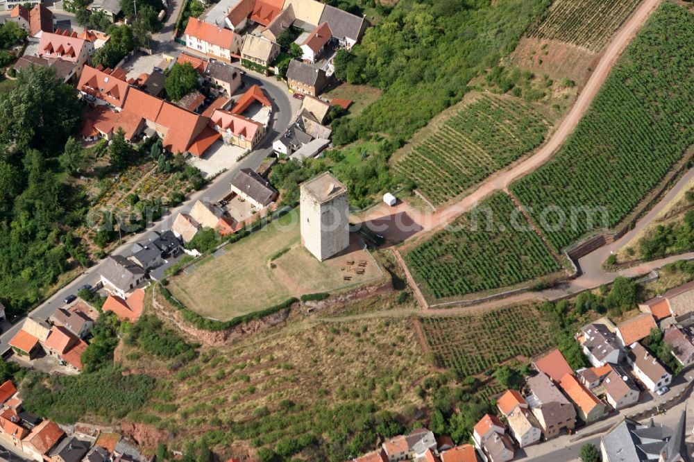 Aerial image Nierstein - Cityscape with a direct views of the Schlossturm Schwabsburg in Nierstein in Rhineland-Palatine