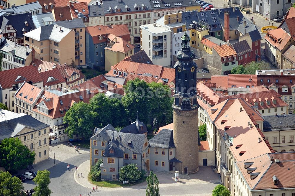 Aerial photograph Weimar - Castle tower of the City Castle on Democracy Square in Weimar in the state of Thuringia