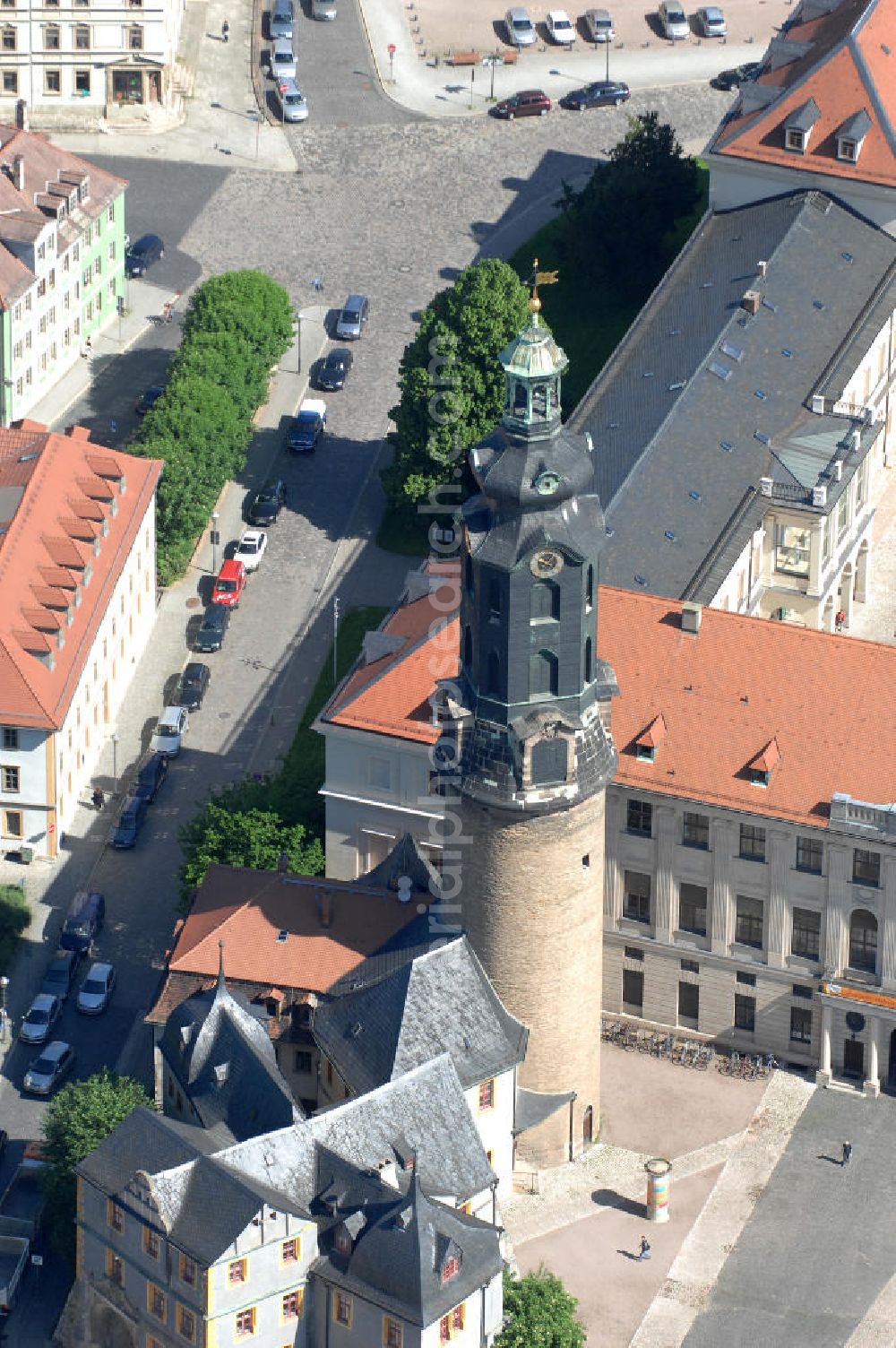 Aerial image Weimar - Blick auf den Schlossturm des Weimarer Stadtschlosses (auch Residenzschloss genannt). Das Schloss ist Teil des UNESCO-Weltkulturerbes „ Klassisches Weimar “ und seit Ende 2008 im Eigentum der Klassik Stiftung Weimar, mit Ausnahme des Gebäudeensembles der Bastille, das der Stiftung Thüringer Schlösser und Gärten gehört. View of the Tower of Weimar City Palace . The castle is a UNESCO World Heritage Site Classical Weimar since the end of 2008 and the property of the Weimar Classics Foundation.