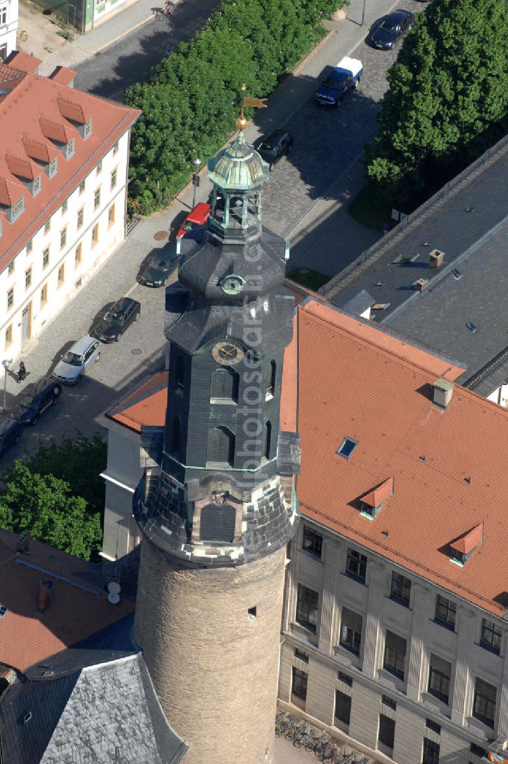 Aerial photograph Weimar - Blick auf den Schlossturm des Weimarer Stadtschlosses (auch Residenzschloss genannt). Das Schloss ist Teil des UNESCO-Weltkulturerbes „ Klassisches Weimar “ und seit Ende 2008 im Eigentum der Klassik Stiftung Weimar, mit Ausnahme des Gebäudeensembles der Bastille, das der Stiftung Thüringer Schlösser und Gärten gehört. View of the Tower of Weimar City Palace . The castle is a UNESCO World Heritage Site Classical Weimar since the end of 2008 and the property of the Weimar Classics Foundation.