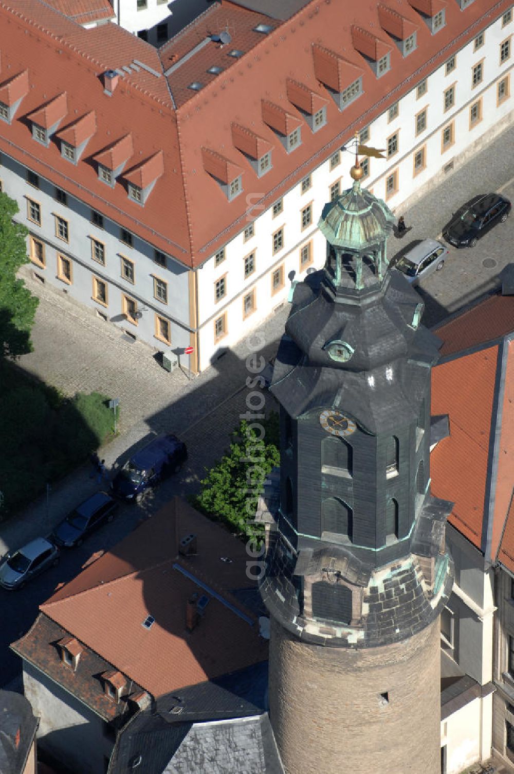 Weimar from the bird's eye view: Blick auf den Schlossturm des Weimarer Stadtschlosses (auch Residenzschloss genannt). Das Schloss ist Teil des UNESCO-Weltkulturerbes „ Klassisches Weimar “ und seit Ende 2008 im Eigentum der Klassik Stiftung Weimar, mit Ausnahme des Gebäudeensembles der Bastille, das der Stiftung Thüringer Schlösser und Gärten gehört. View of the Tower of Weimar City Palace . The castle is a UNESCO World Heritage Site Classical Weimar since the end of 2008 and the property of the Weimar Classics Foundation.