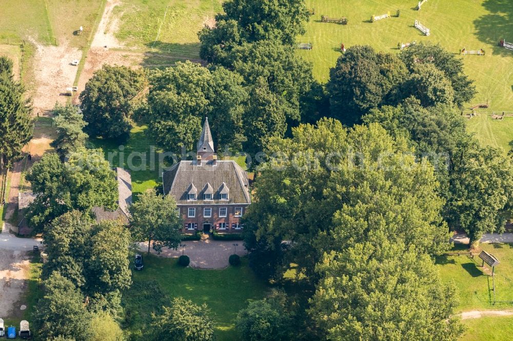 Emmerich am Rhein from the bird's eye view: Palace Schloesschen Borghess on Huethumer Strasse in Emmerich am Rhein in the state North Rhine-Westphalia, Germany