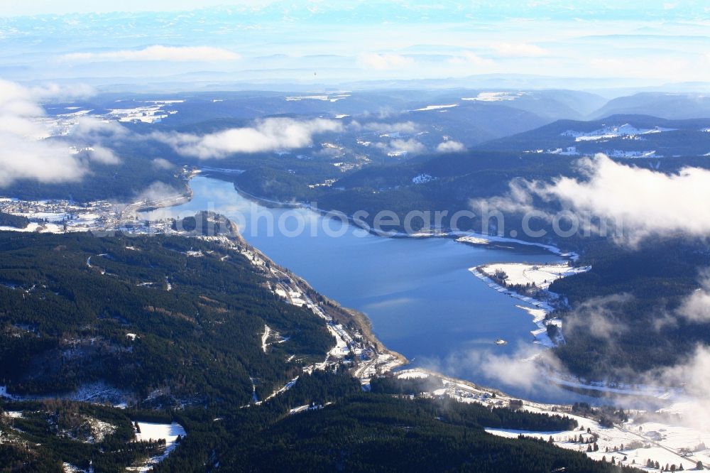 Aerial photograph Schluchsee - Winter snow-covered shore areas at Schluchsee in the Black Forest in Baden-Wuerttemberg