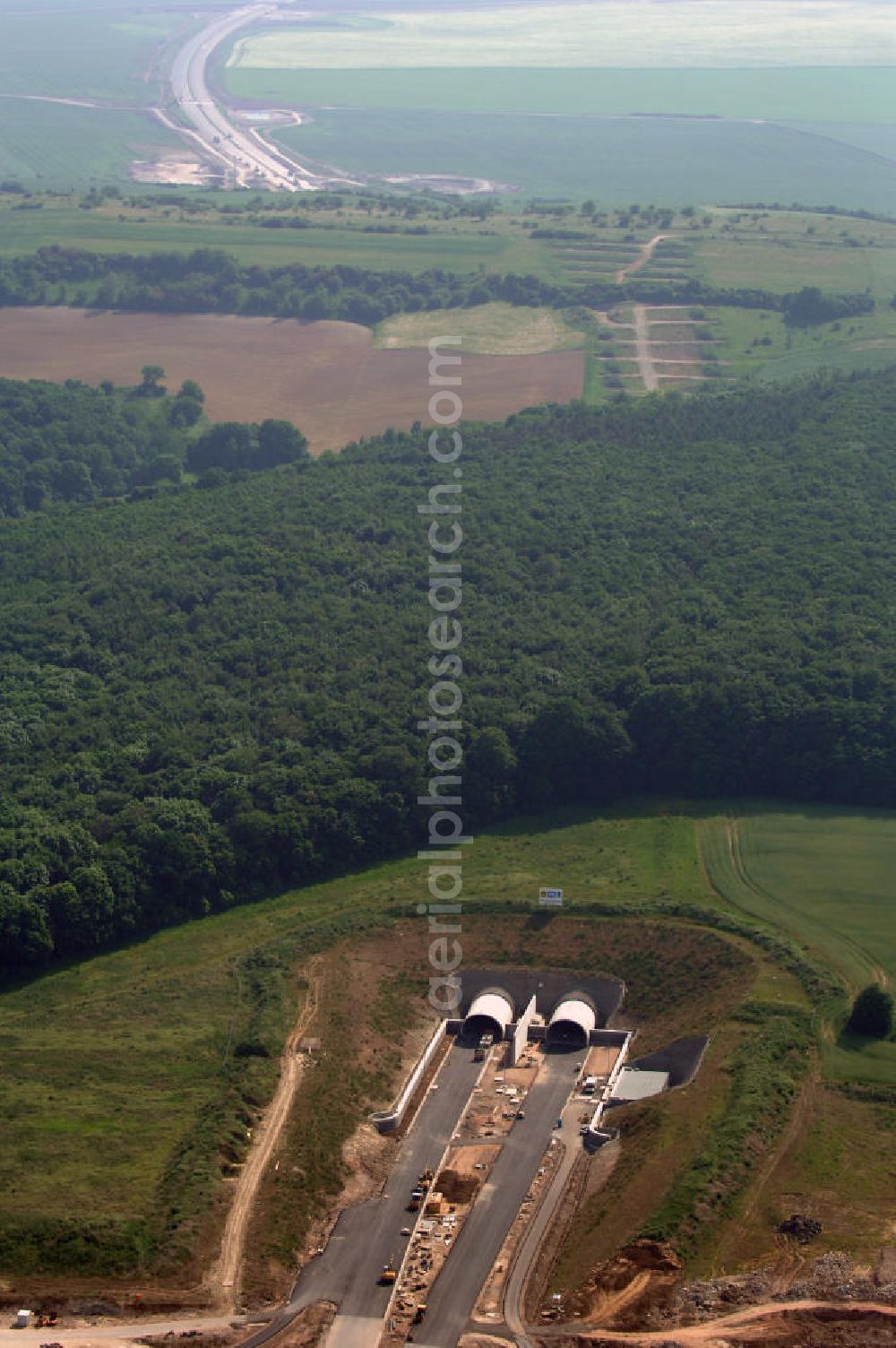 Oberheldrungen from above - Baustelle Schmücketunnel im Bereich der neuen Trassenführung der Autobahn A71 südwestlich von Harras / Oberheldrungen in Thüringen. SCHÜßLER PLAN (Öffentlichkeitsarbeit Frau Schöne 0211-6102210), BARESEL; KUNZ Bau; HERMANN KIRCHNER Bauunternehmung GmbH in Projektdurchführung durch die DEGES Deutsche Einheit Fernstraßenplanungs- und -bau GmbH