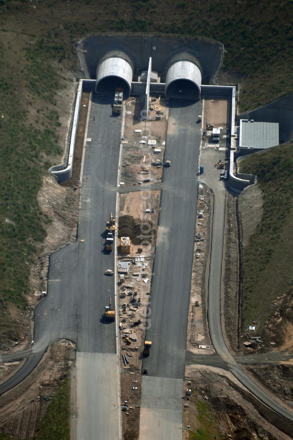 Oberheldrungen from the bird's eye view: Baustelle Schmücketunnel im Bereich der neuen Trassenführung der Autobahn A71 südwestlich von Harras / Oberheldrungen in Thüringen. SCHÜßLER PLAN (Öffentlichkeitsarbeit Frau Schöne 0211-6102210), BARESEL; KUNZ Bau; HERMANN KIRCHNER Bauunternehmung GmbH in Projektdurchführung durch die DEGES Deutsche Einheit Fernstraßenplanungs- und -bau GmbH