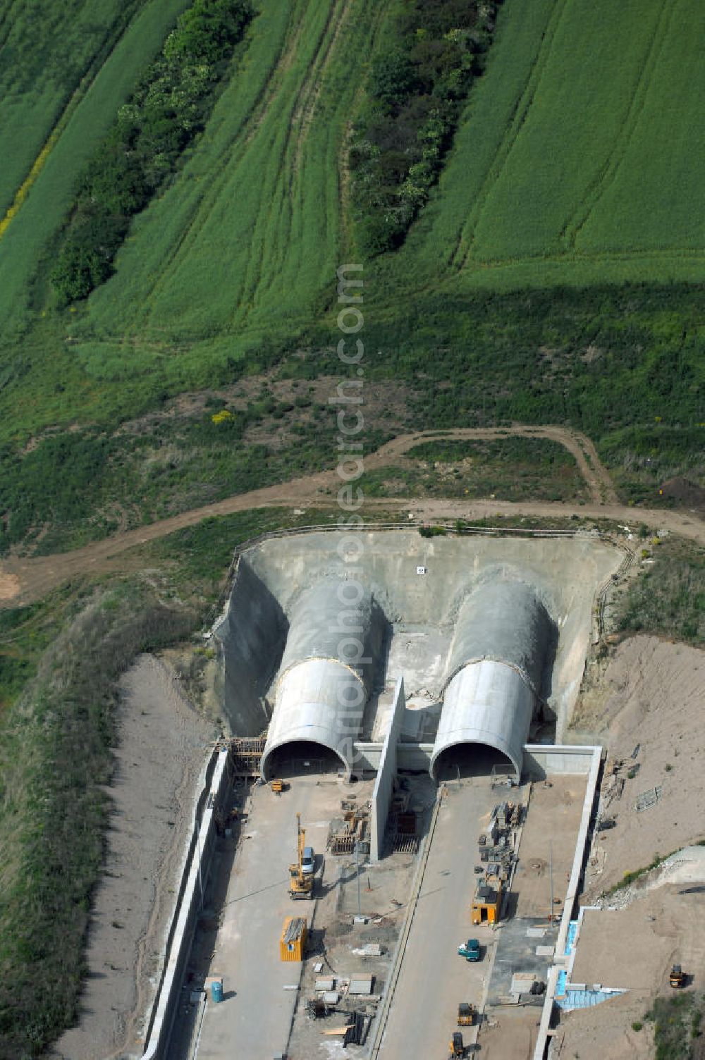 Aerial image Oberheldrungen - Baustelle Schmücketunnel im Bereich der neuen Trassenführung der Autobahn A71 südwestlich von Harras / Oberheldrungen in Thüringen. SCHÜßLER PLAN (Öffentlichkeitsarbeit Frau Schöne 0211-6102210), BARESEL; KUNZ Bau; HERMANN KIRCHNER Bauunternehmung GmbH in Projektdurchführung durch die DEGES Deutsche Einheit Fernstraßenplanungs- und -bau GmbH