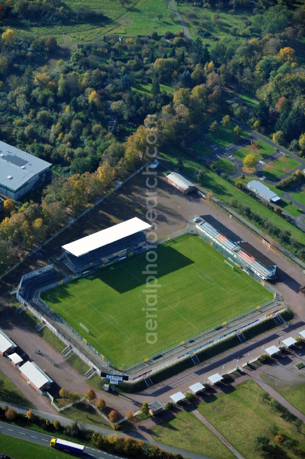 Aschaffenburg from above - Das Stadion am Schönbusch ist ein reines Fußballstadion in Aschaffenburg. Das Stadion ist die Spielstätte des SV Viktoria Aschaffenburg, wird aber auch von der Footballmannschaft Aschaffenburg Stallions für Heimspiele genutzt. The stadium at Schoenbusch is a football-only stadium, The stadium is the home playground of the SV Viktoria Aschaffenburg and the American football team Aschaffenburg Stallions.