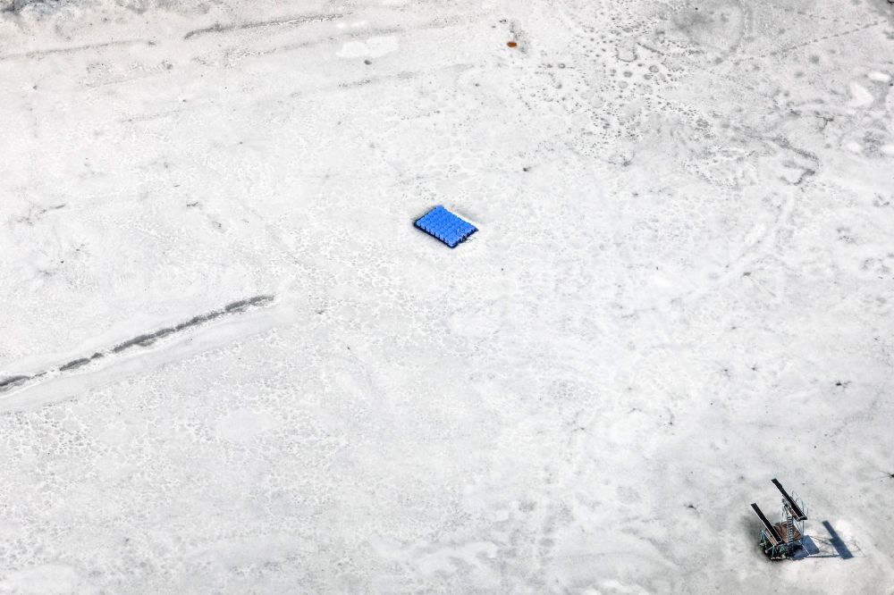 Aerial photograph Bad Grönenbach - Snow-covered ice on the pool of the swimming pool in Bad Groenenbach in Bavaria