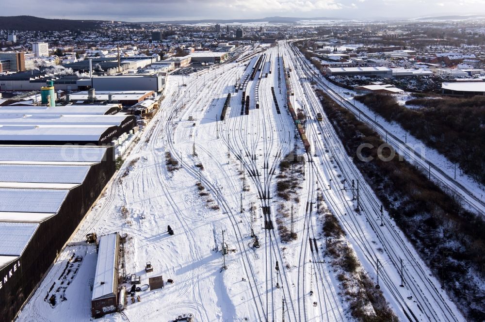 Aerial photograph Göttingen - Snowy railway tracks in winter. Taken in the district Weende in Goettingen in Lower Saxony