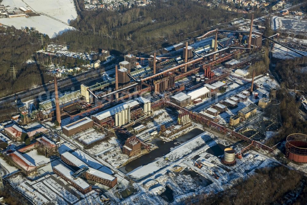 Aerial image Essen - Snow-covered winter landscape from the site of the Zeche Zollverein coking plant in Essen in North Rhine-Westphalia