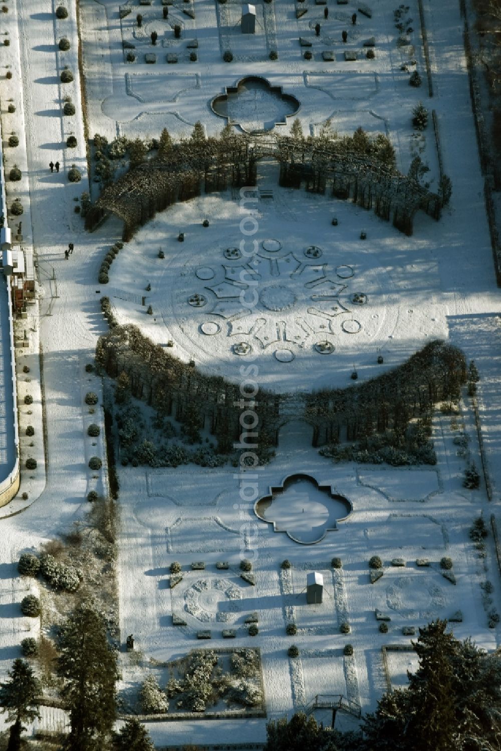 Aerial photograph Potsdam - Snow covered Sicilian park in the Sanssouci Park in Potsdam in the state of Brandenburg