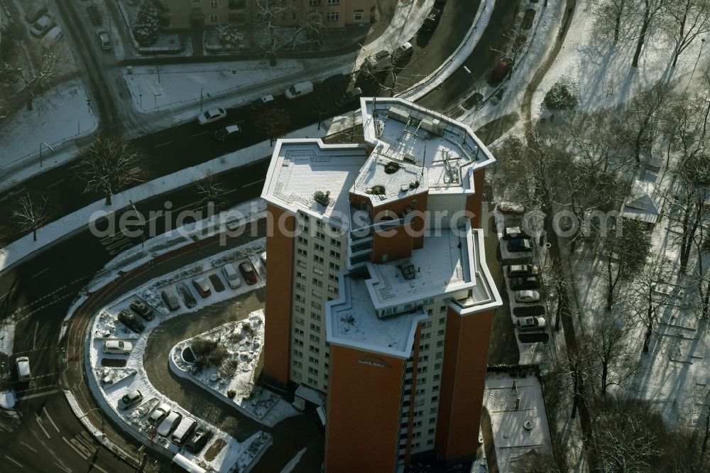 Berlin from the bird's eye view: High-rise building of Soka-Bau on Steglitzer Damm in the district of Steglitz-Zehlendorf in Berlin in Germany