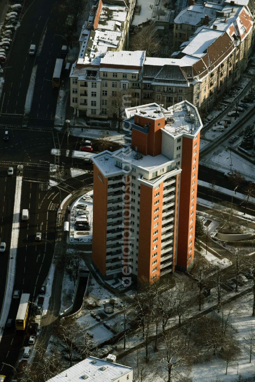 Aerial image Berlin - High-rise building of Soka-Bau on Steglitzer Damm in the district of Steglitz-Zehlendorf in Berlin in Germany