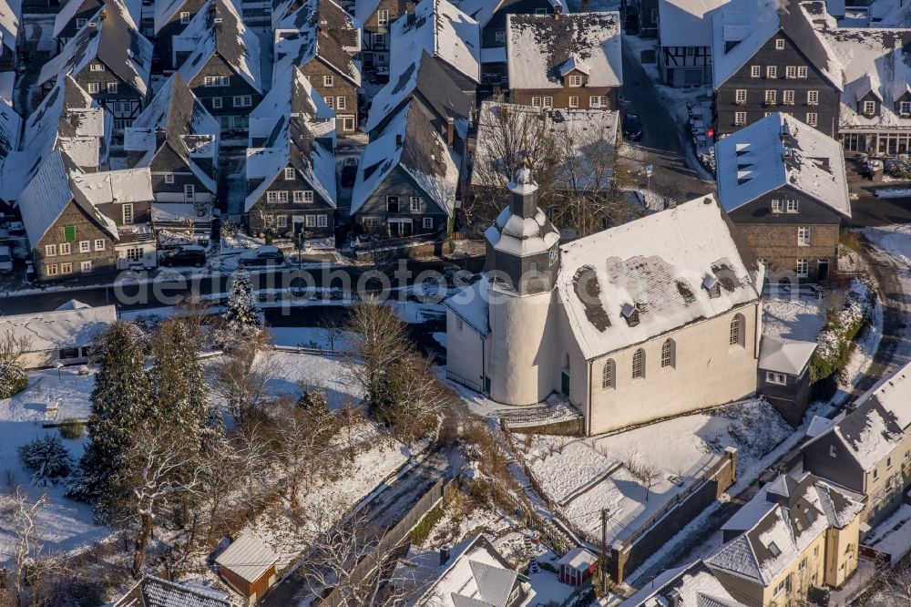 Aerial image Freudenberg - Wintry snowy church building in the historic town centre Alter Flecken in Freudenberg in the state of North Rhine-Westphalia