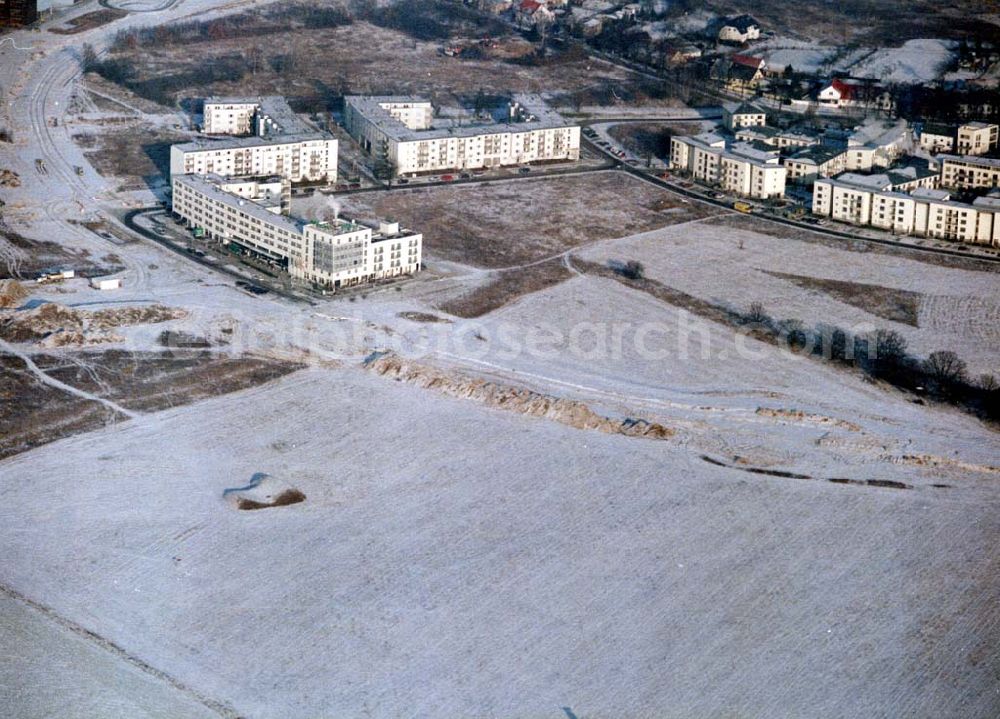 Aerial image Schönefeld - Schönefeld-Brandenburg Gewerbe- und Wohngebiet Roncasa der HVB Projekt GmbH westlich des S- und Fernbahnhofes Schönefeld 08.01.03