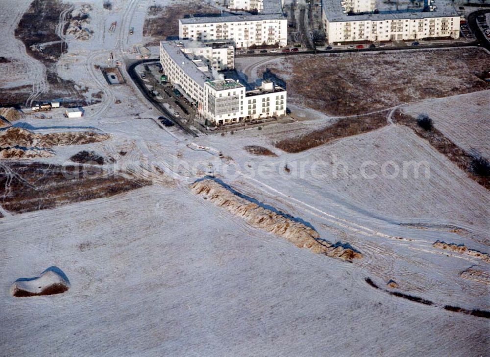 Aerial image Schönefeld - Schönefeld-Brandenburg Gewerbe- und Wohngebiet Roncasa der HVB Projekt GmbH westlich des S- und Fernbahnhofes Schönefeld 08.01.03