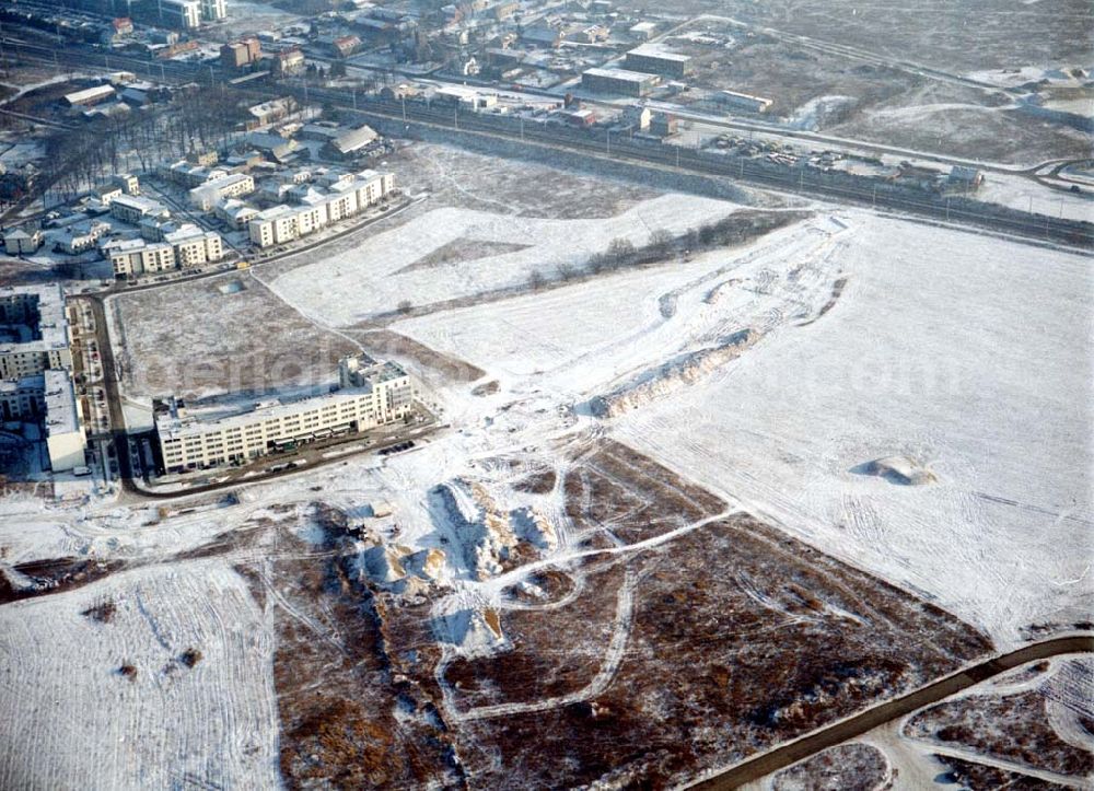 Aerial photograph Schönefeld - Schönefeld-Brandenburg Gewerbe- und Wohngebiet Roncasa der HVB Projekt GmbH westlich des S- und Fernbahnhofes Schönefeld 08.01.03