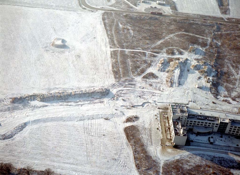 Schönefeld from above - Schönefeld-Brandenburg Gewerbe- und Wohngebiet Roncasa der HVB Projekt GmbH westlich des S- und Fernbahnhofes Schönefeld 08.01.03