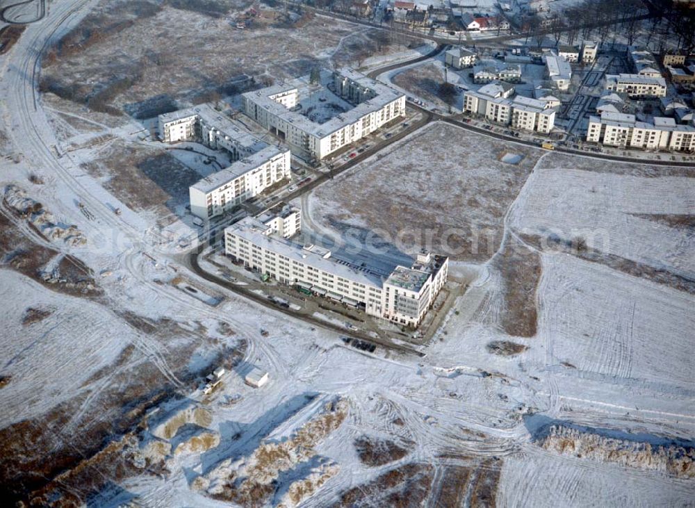 Aerial image Schönefeld /BRB - Schönefeld-Brandenburg Gewerbe- und Wohngebiet Roncasa der HVB Projekt GmbH westlich des S- und Fernbahnhofes Schönefeld 08.01.03