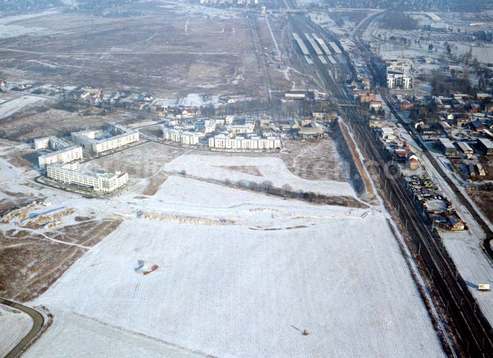 Schönefeld from above - Schönefeld-Brandenburg Gewerbe- und Wohngebiet Roncasa der HVB Projekt GmbH westlich des S- und Fernbahnhofes Schönefeld 08.01.03