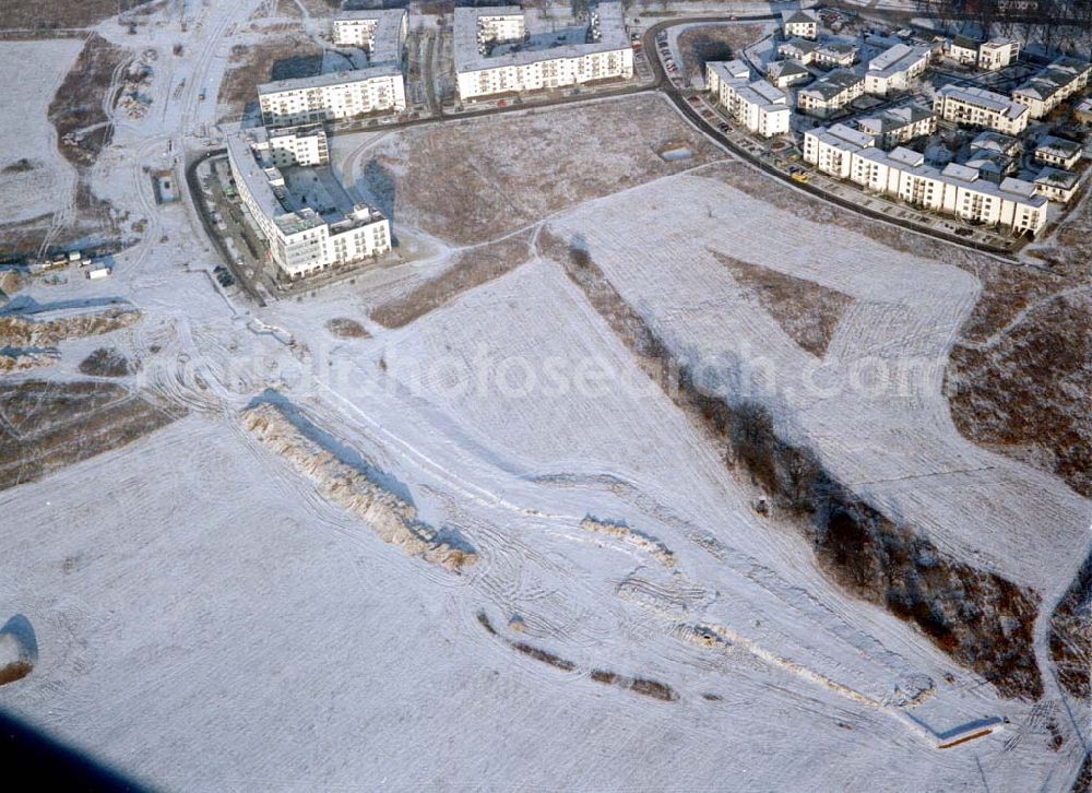 Schönefeld from above - Schönefeld-Brandenburg Gewerbe- und Wohngebiet Roncasa der HVB Projekt GmbH westlich des S- und Fernbahnhofes Schönefeld 08.01.03