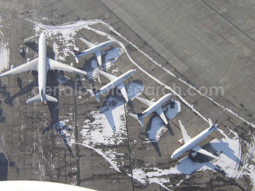 Aerial image Schönefeld/Brandenburg - Flughafen Schönefeld im Bundesland Brandenburg Pilot: Grahn