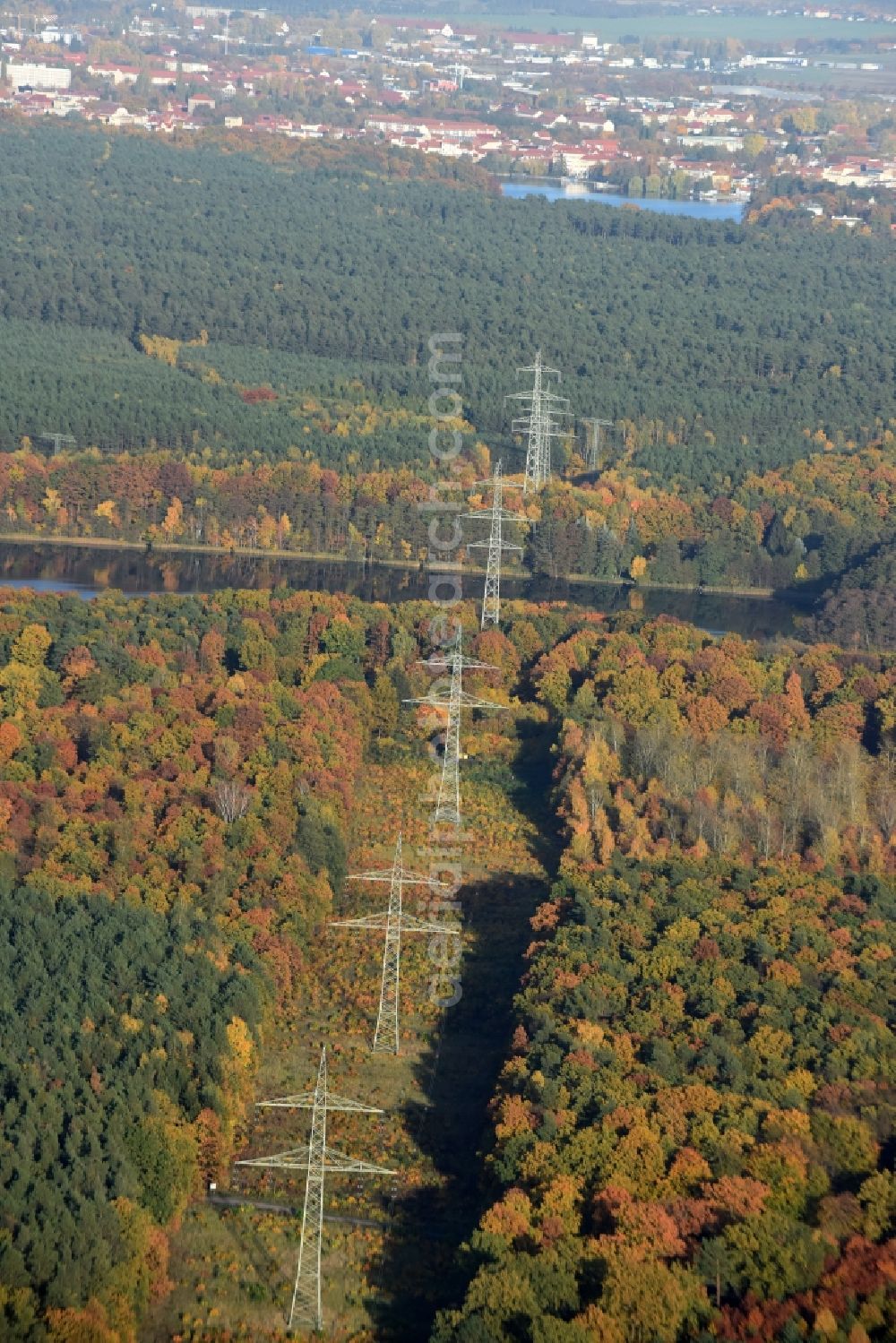 Altlandsberg from above - Current route of the power lines and pylons in Altlandsberg in the state Brandenburg