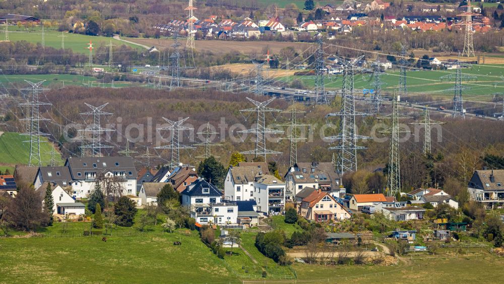 Herdecke from the bird's eye view: Current route of the power lines and pylons Auf dem Schnee in the district Westende in Herdecke in the state North Rhine-Westphalia, Germany