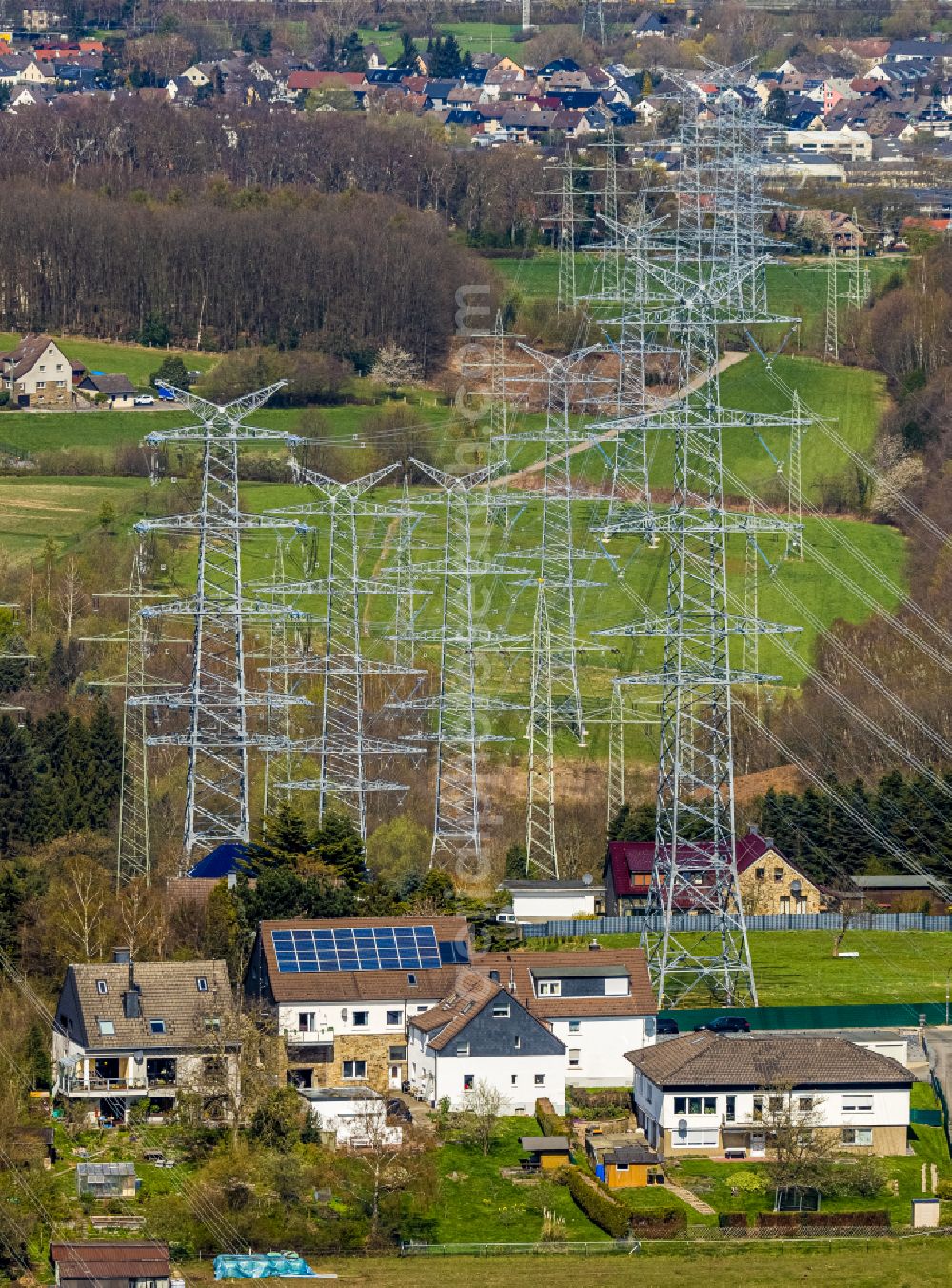 Herdecke from the bird's eye view: Current route of the power lines and pylons Auf dem Schnee in the district Westende in Herdecke in the state North Rhine-Westphalia, Germany