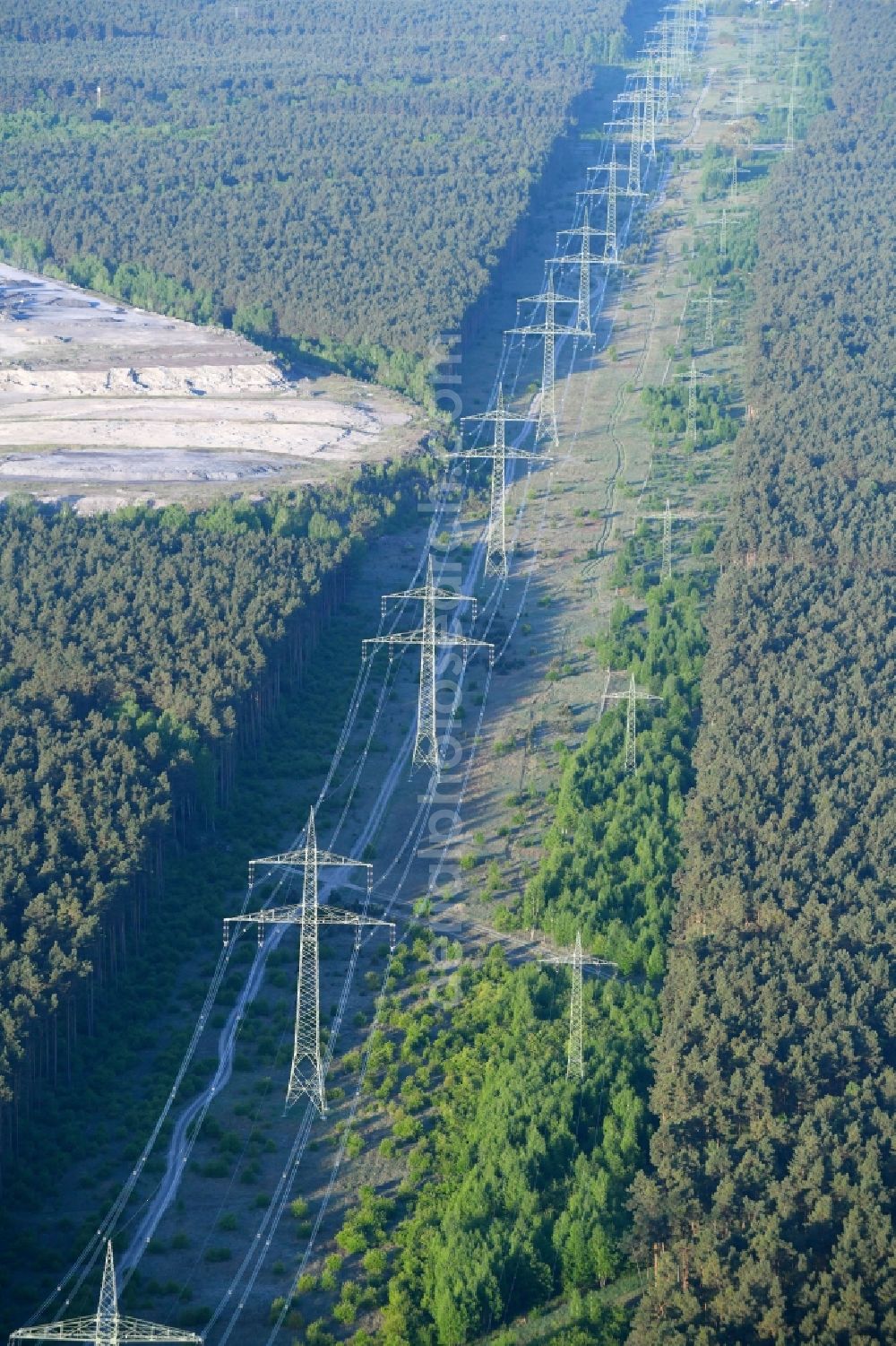 Velten from the bird's eye view: Current route of the power lines and pylons in Velten in the state Brandenburg, Germany