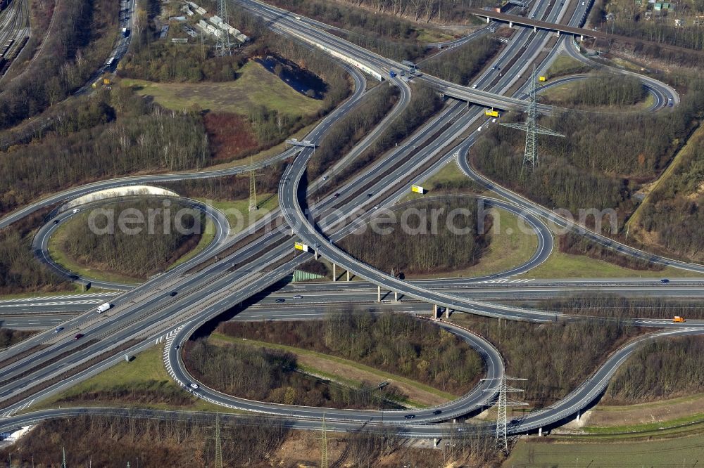 Dortmund from the bird's eye view: Highway grinding with a spaghetti node B236 Brackeler street in Dortmund in North Rhine-Westphalia