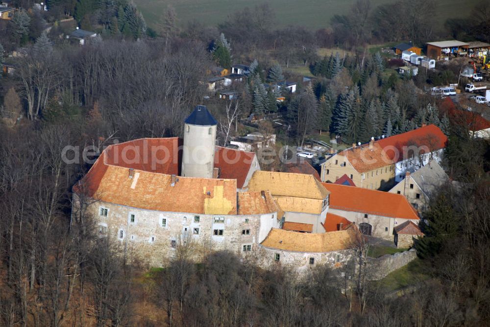 Schönfels from above - Blick auf Burg Schönfels, sie ist das Wahrzeichen der Gemeinde Lichtentanne. Die Burg wurde um 1180 erbaut und wurde 1480 einmal umgebaut, heute ist die Burg ein Burgmuseum. Kontakt: Burg Schönfels, Burgstraße 34, 08115 Lichtentanne, OT Schönfels, Tel. 037600/2327, Fax 037600/2577, E-Mail burg-schoenfels@gemeinde-lichtentanne.de,