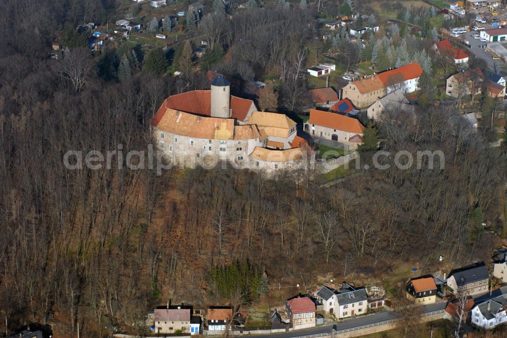 Aerial image Schönfels - Blick auf Burg Schönfels, sie ist das Wahrzeichen der Gemeinde Lichtentanne. Die Burg wurde um 1180 erbaut und wurde 1480 einmal umgebaut, heute ist die Burg ein Burgmuseum. Kontakt: Burg Schönfels, Burgstraße 34, 08115 Lichtentanne, OT Schönfels, Tel. 037600/2327, Fax 037600/2577, E-Mail burg-schoenfels@gemeinde-lichtentanne.de,