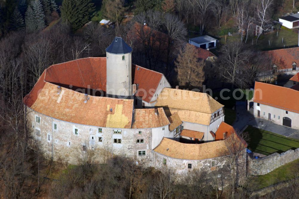 Aerial photograph Schönfels - Blick auf Burg Schönfels, sie ist das Wahrzeichen der Gemeinde Lichtentanne. Die Burg wurde um 1180 erbaut und wurde 1480 einmal umgebaut, heute ist die Burg ein Burgmuseum. Kontakt: Burg Schönfels, Burgstraße 34, 08115 Lichtentanne, OT Schönfels, Tel. 037600/2327, Fax 037600/2577, E-Mail burg-schoenfels@gemeinde-lichtentanne.de,